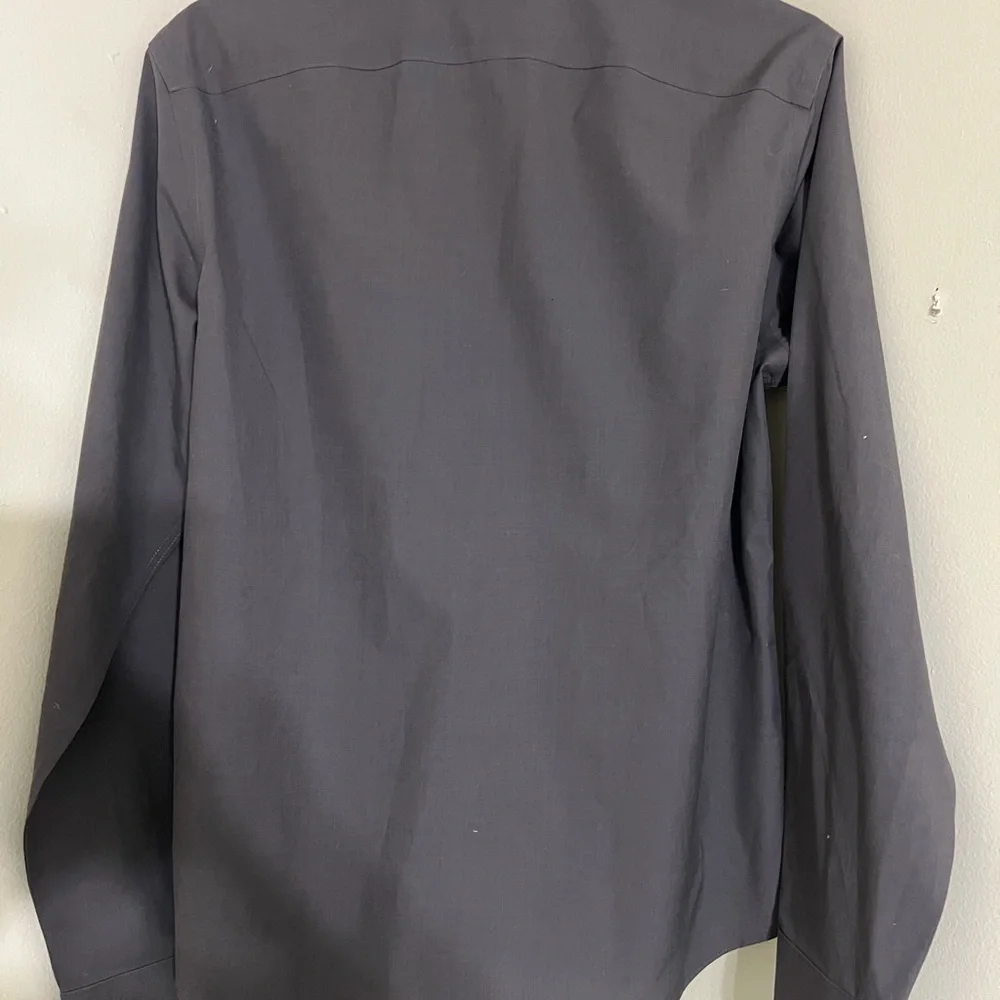 Men's UNTUCKit Gray Dress Shirt size M slim fit wrinkle free - Picture 3 of 4